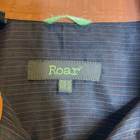 Roar Brown on Brown Long Sleeve Button Down Shirt in Size Medium - Picture 2 of 7